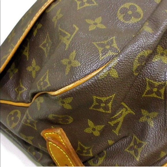 Louis Vuitton Saumer 35 Crossbody - Picture 5 of 17